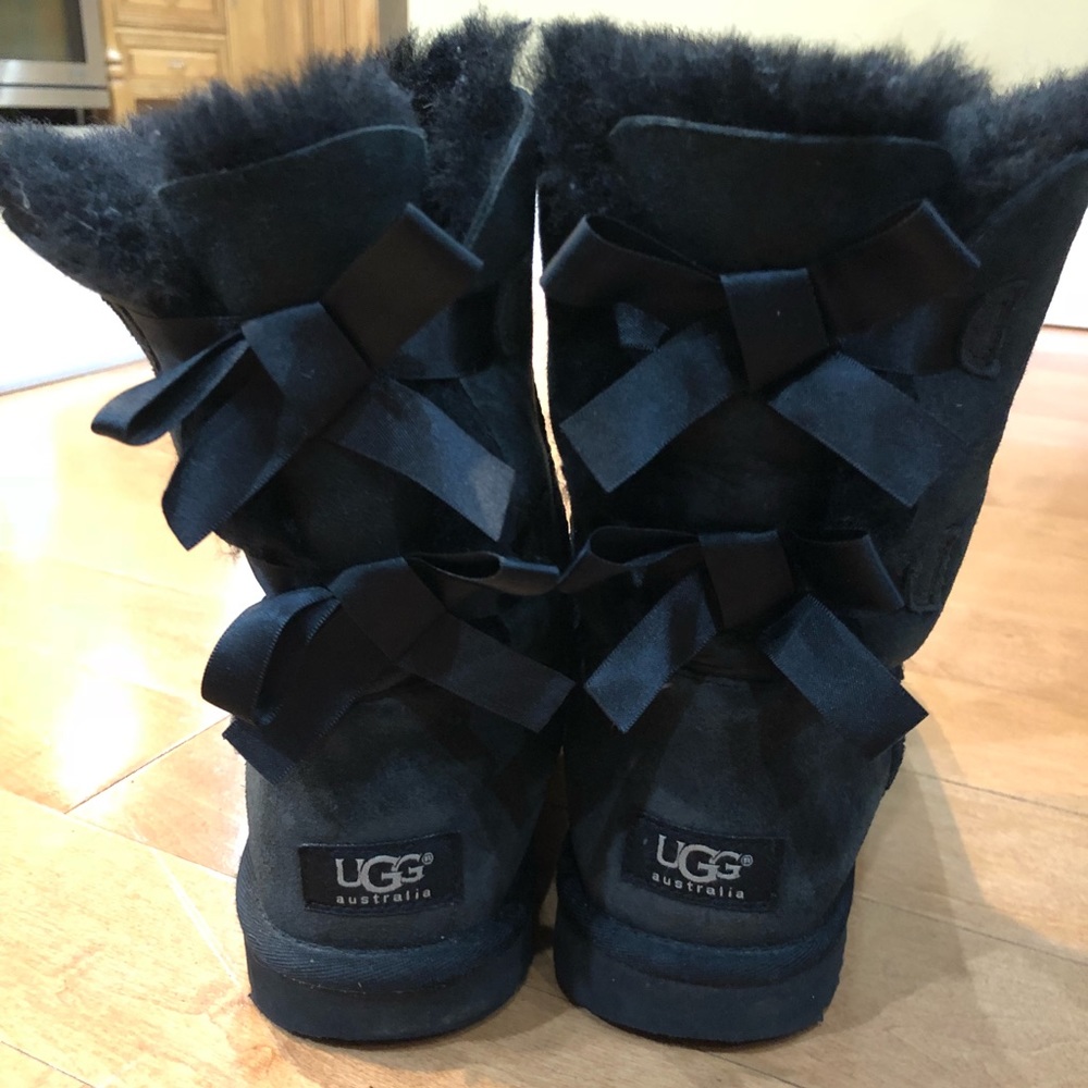 Black bow UGGS
